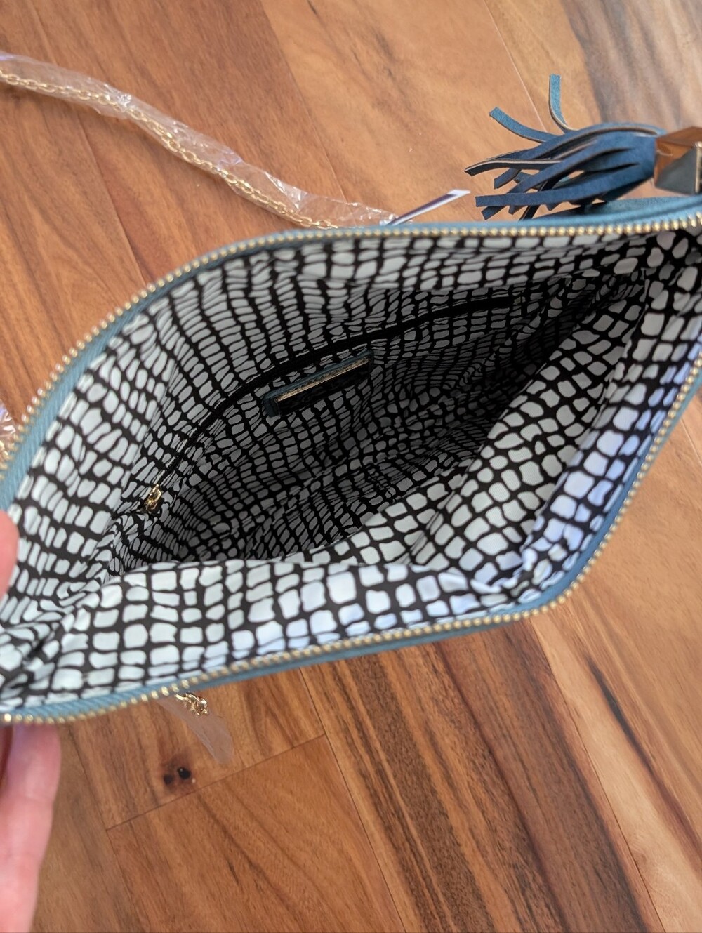 NWT Moda Luxe Crossbody Bag Vegan Leather Light Blue with Gold Chain - Picture 5 of 9